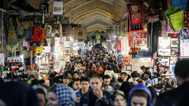 آمار نشان می‌دهد که مردم ایران خصوصا در سال‌های اخیر که فشارهای اقتصادی افزایش بیشتری یافته است، نه تنها از نظر درآمدی توان برنامه‌ریزی برای آینده بلندمدت خود را از دست داده‌اند بلکه به دلیل هجمه دغدغه‌های روزمره، مهلت فکرکردن به زندگی بهتر را هم نداشته‌اند. چه بسا در این میان خرید بیمه در اولویت نخست آنها قرار ندارد.